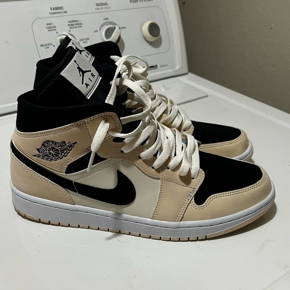 Jordan 1 “Barely Orange”